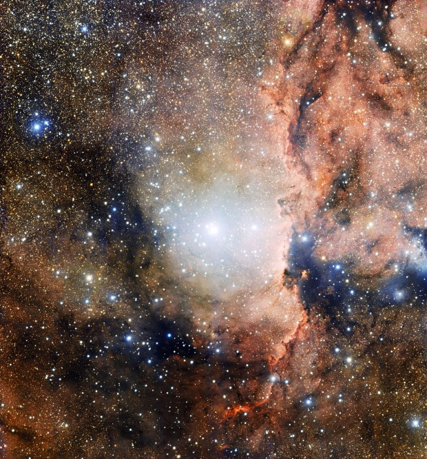 Aglomerado NGC 6193 e nebulosa NGC 6188, na constelação do Altar, registrados pelo VLT, no Chile -- a imagem que deu origem ao texto! (Crédito: ESO)