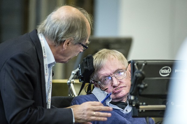 O Nobel Gerard 't Hooft conversa com Hawking durante conferência na Suécia (Crédito: KTH/Håkan Lindgren)