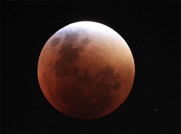 Imagem feita pelo astrofotógrafo Carlos Augusto Di Pietro em São Paulo mostra a beleza do eclipse lunar (Crédito: Carlos Augusto Di Pietro)