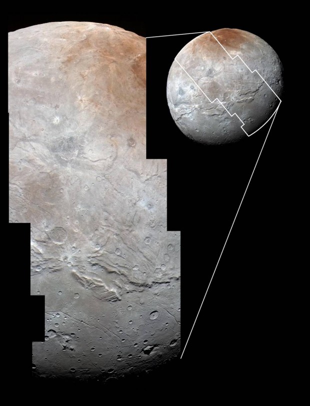 Mosaico de imagens mais próximas feitas pela New Horizons em Caronte. Ainda haverá imagens ainda mais detalhadas! (Crédito: Nasa)