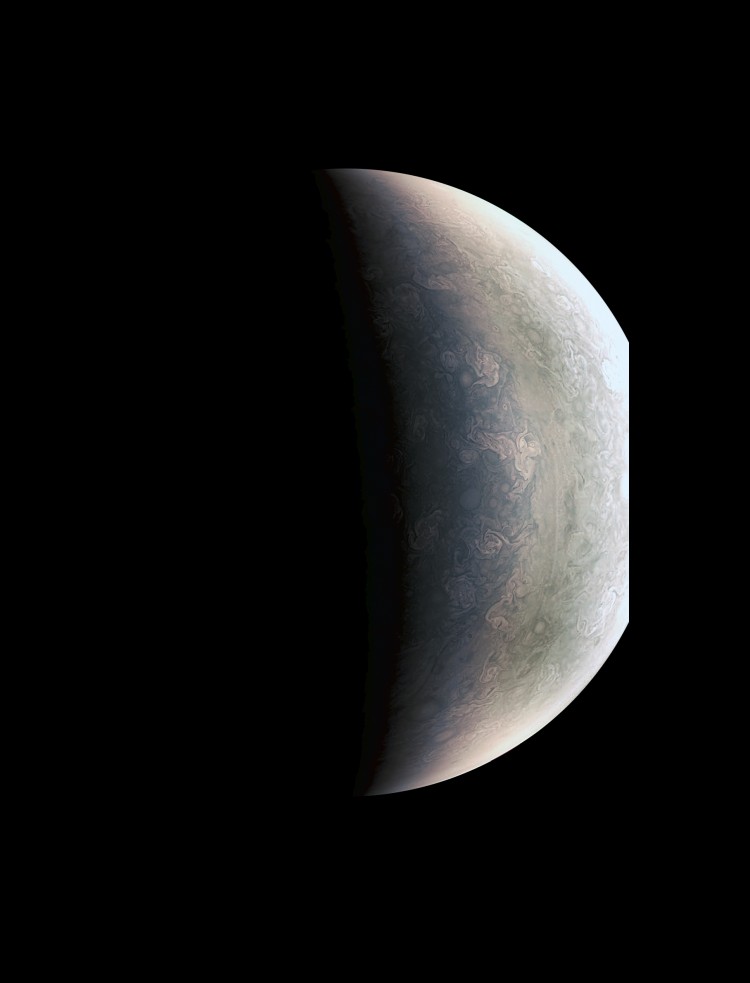 Detalhes do polo Norte joviano a 78 mil km de distância, fotografados pela Juno (Crédito: Nasa)