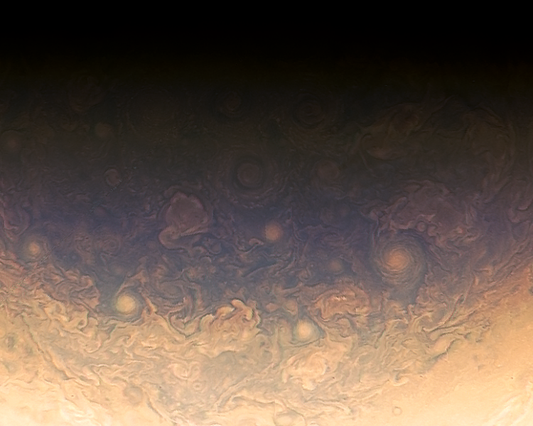 Imagem dos turbilhões atmosféricos do polo Sul de Júpiter, fotografado pela Juno em 27 de agosto. (Crédito: Nasa)