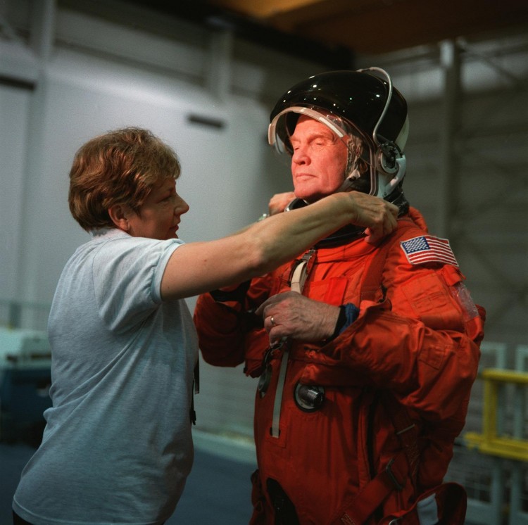 Preparando-se para seu segundo e último voo espacial (Crédito: Nasa)